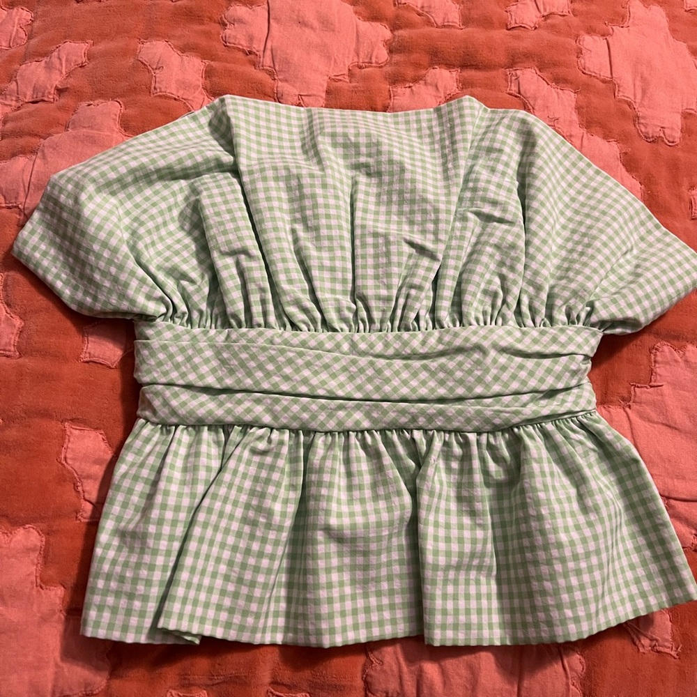 Gingham top. Green and white.